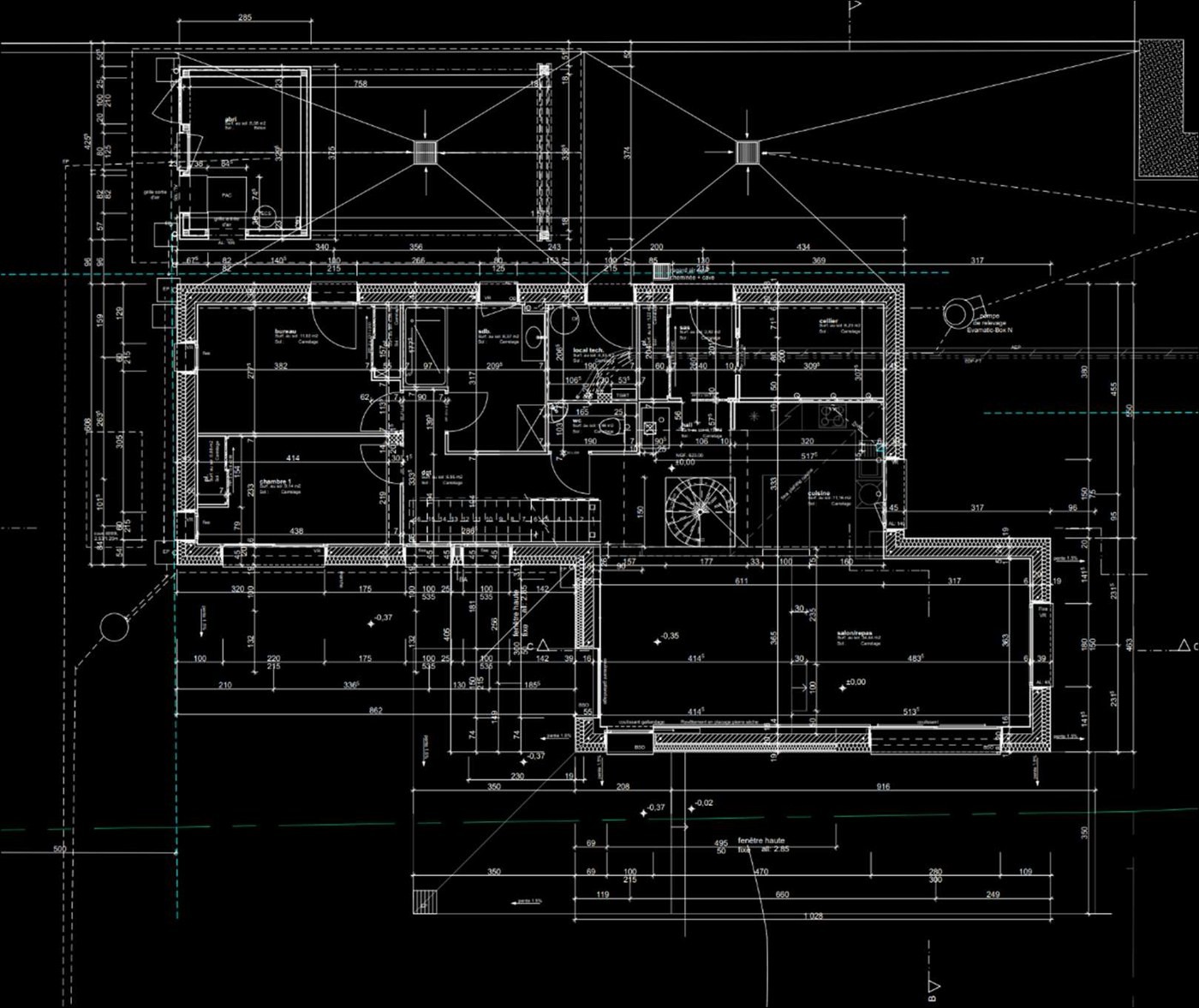 Extrait d'un plan de rez-de-chaussée et coupe d'une villa conçue par Cédric Bertrand