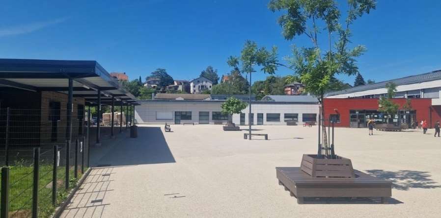 Cour du collège de Gaillard réaménagée